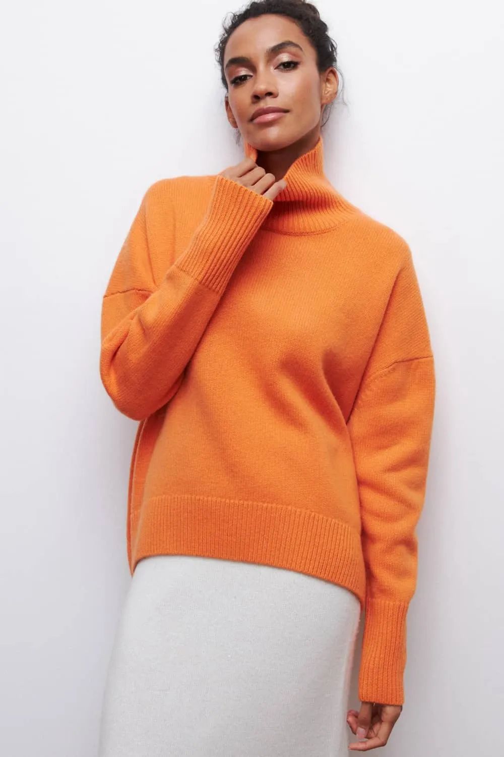 Solid color loose turtleneck sweater
