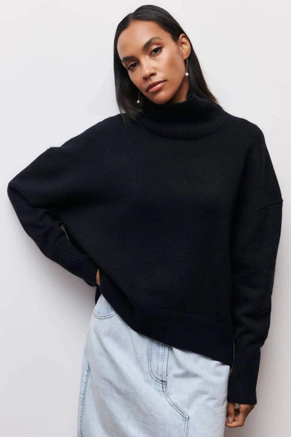 Solid color loose turtleneck sweater