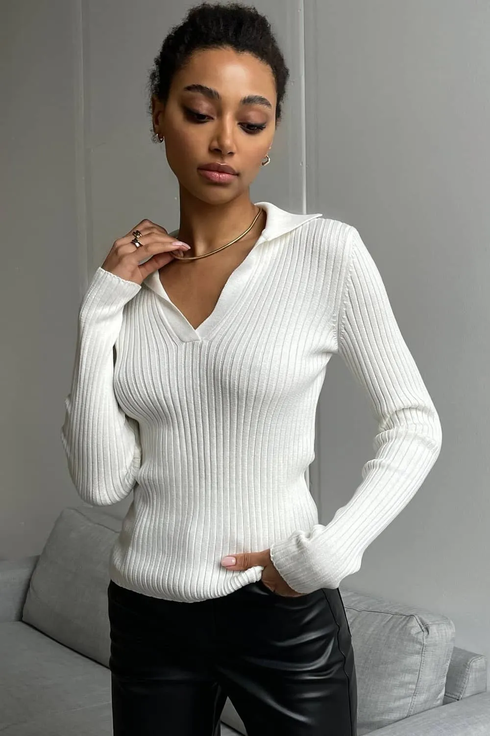V-neck pullover bottoming sweater